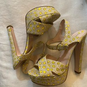 Valentino Red yellow Daisy Platform sandals sz 39.5